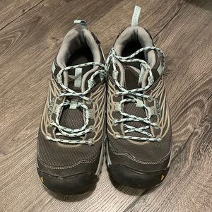 US 7,5 keen womens shoe